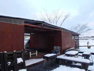 雪の小屋